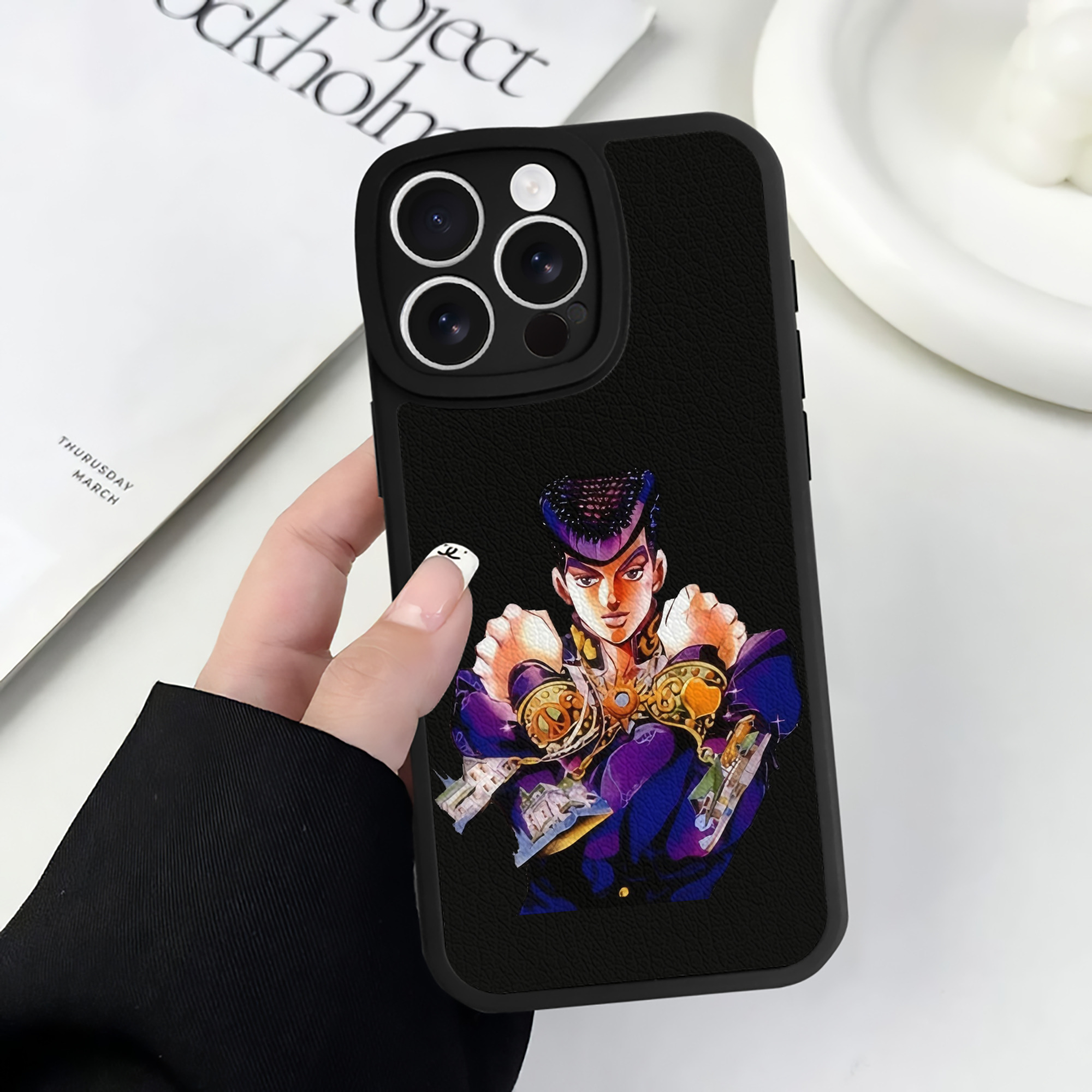 （画像用） ジョジョの奇妙な冒険 ひがしかた じょうすけ JoJo's Bizarre Adventure Higashikata Josuke 【iPhone 16シリーズ対応】シリコンスマホケース（レザー調） 材質：シリコン